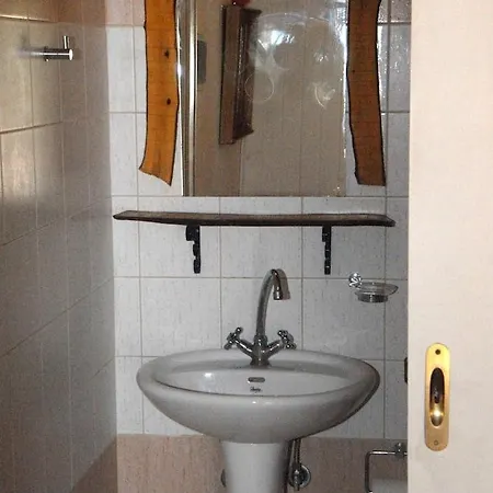 Pansion Limni Keri