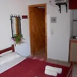 Pansion Limni Keri