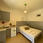 Pansion Limni Keri